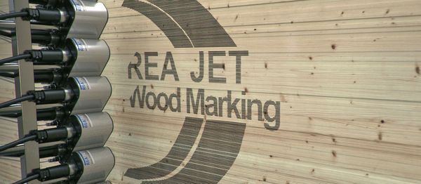 Holzkennzeichnung mit dem REA JET DOD 2.0 Großschrift Tintenstrahldrucker